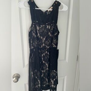 Lace dress with pockets & belt